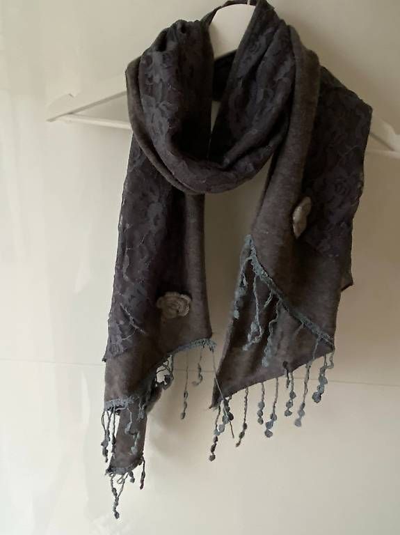 Foulards, Tücher & Schals: Schals, Halstücher, Damen V – Gebraucht aus Zürich von nad_7gzh 4