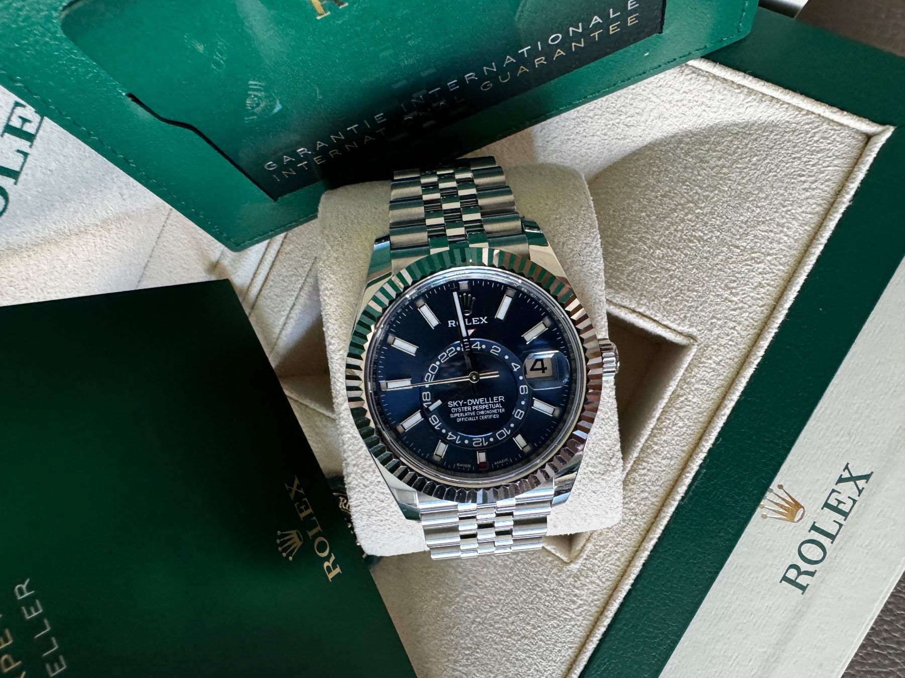 Rolex Orologi: Rolex / SkyDweller / 42mm / Ref: 336934 / CH-2022 / Fullset! – Usato da Sursee venduto da itimely 3