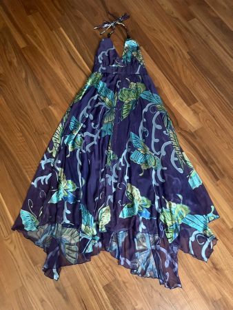 Neckholder-Sommerkleid im Zipfel-Look für Sommerparty