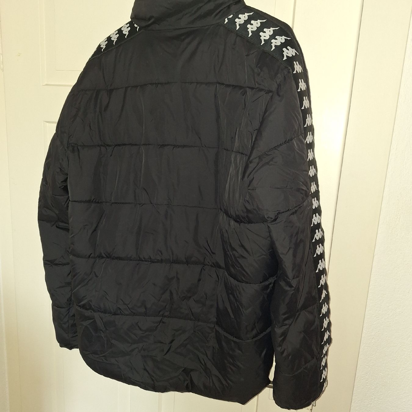 Kappa Giacche: Versand möglich.  Kappa Winterjacke, schwarz,  Large – Usato da Winterthur venduto da Goldpipau 1