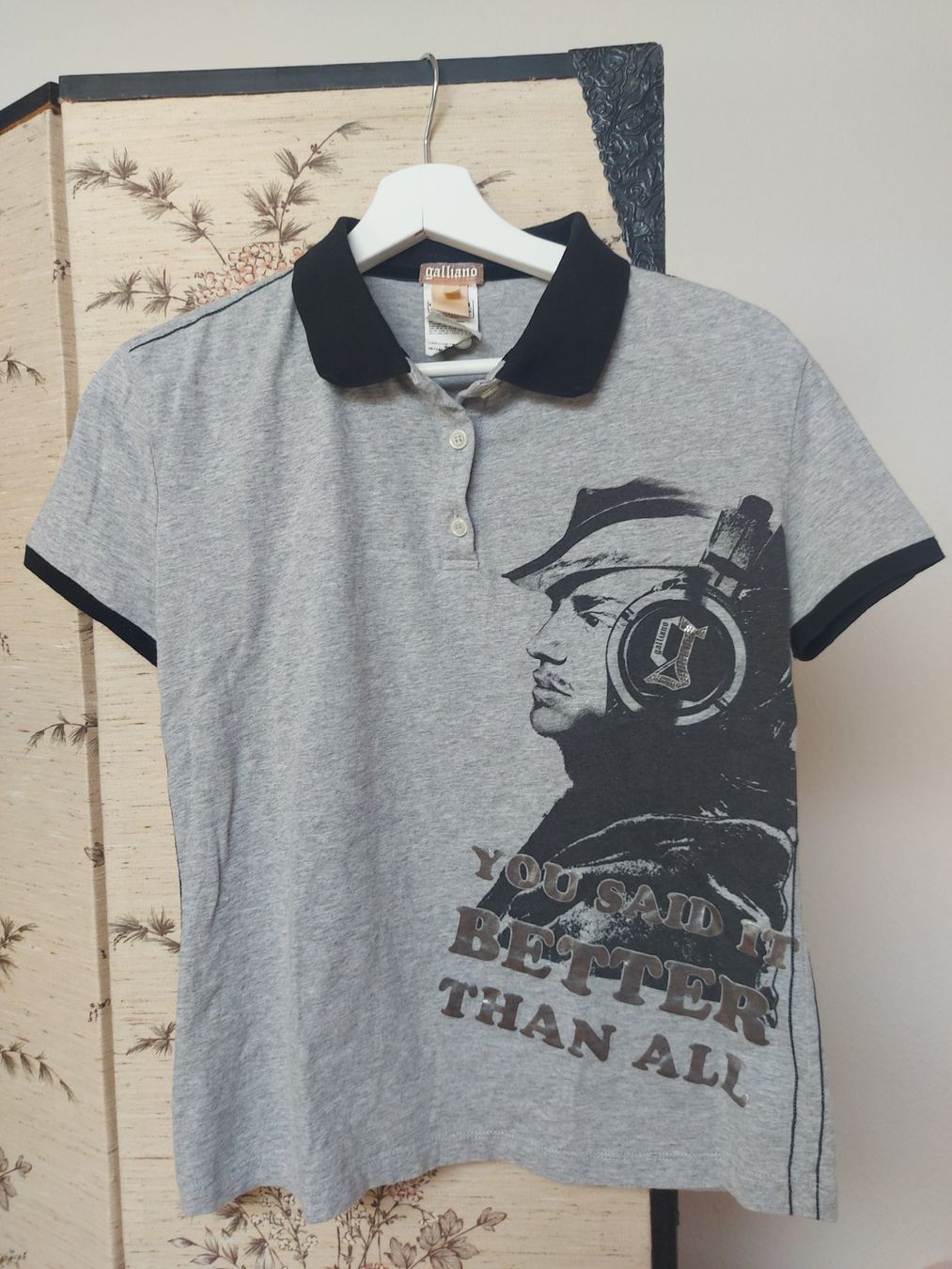 John Galliano T-shirt: T-shirt Galliano - Taille S/M – Usato da Lausanne venduto da Super-cerise