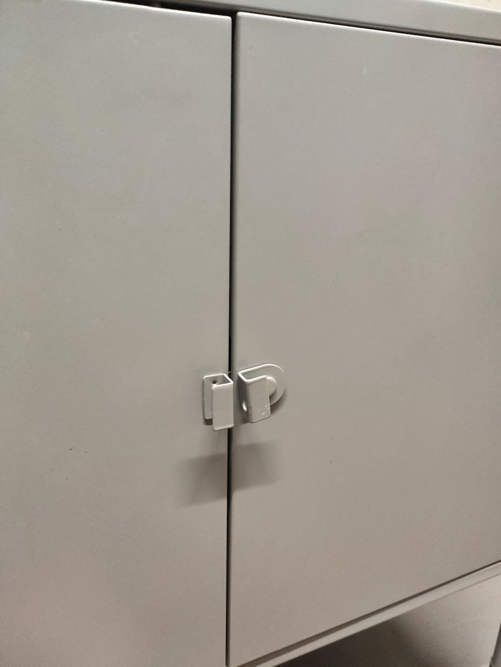 Ikea Schränke: Schrank Metall grau mit Türen und Regalen – Gebraucht aus Olten von Bosko2k 5