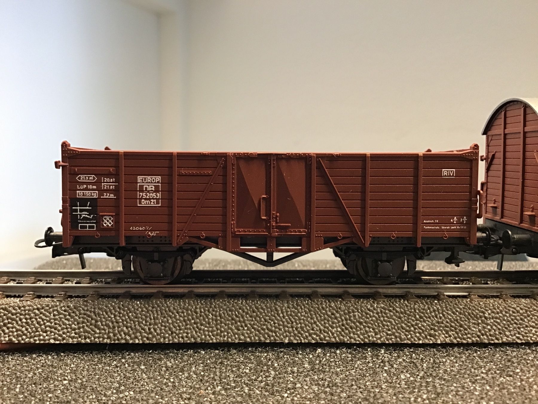 Roco Modellini di ferrovie: 3xROCO GÜTERWAGEN H0 WECHSELSTROM – Usato da Männedorf venduto da Modelle-aller-Art 1