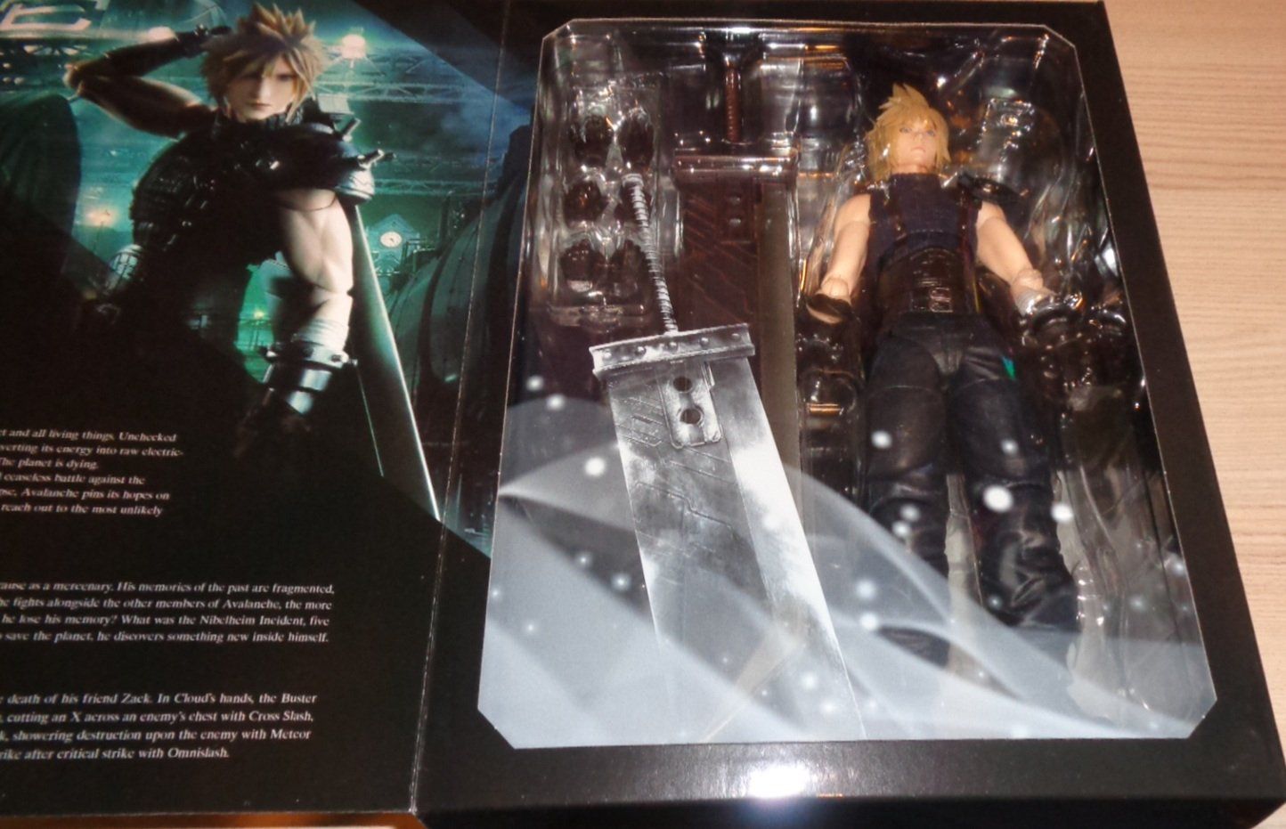 Figurines: Figur: Final Fantasy VII Remake Cloud Strife Version 2 – Neuf avec emballage d'origine à Thun par Gameparadise 2