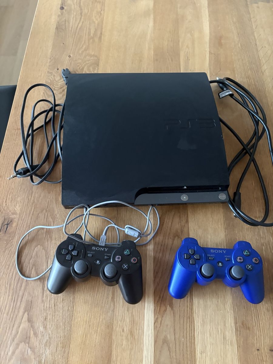 Sony Console: Sony PS3 Slim + 2 Controller + HDMI + viele Games – Usato da Aarau venduto da ruedinho