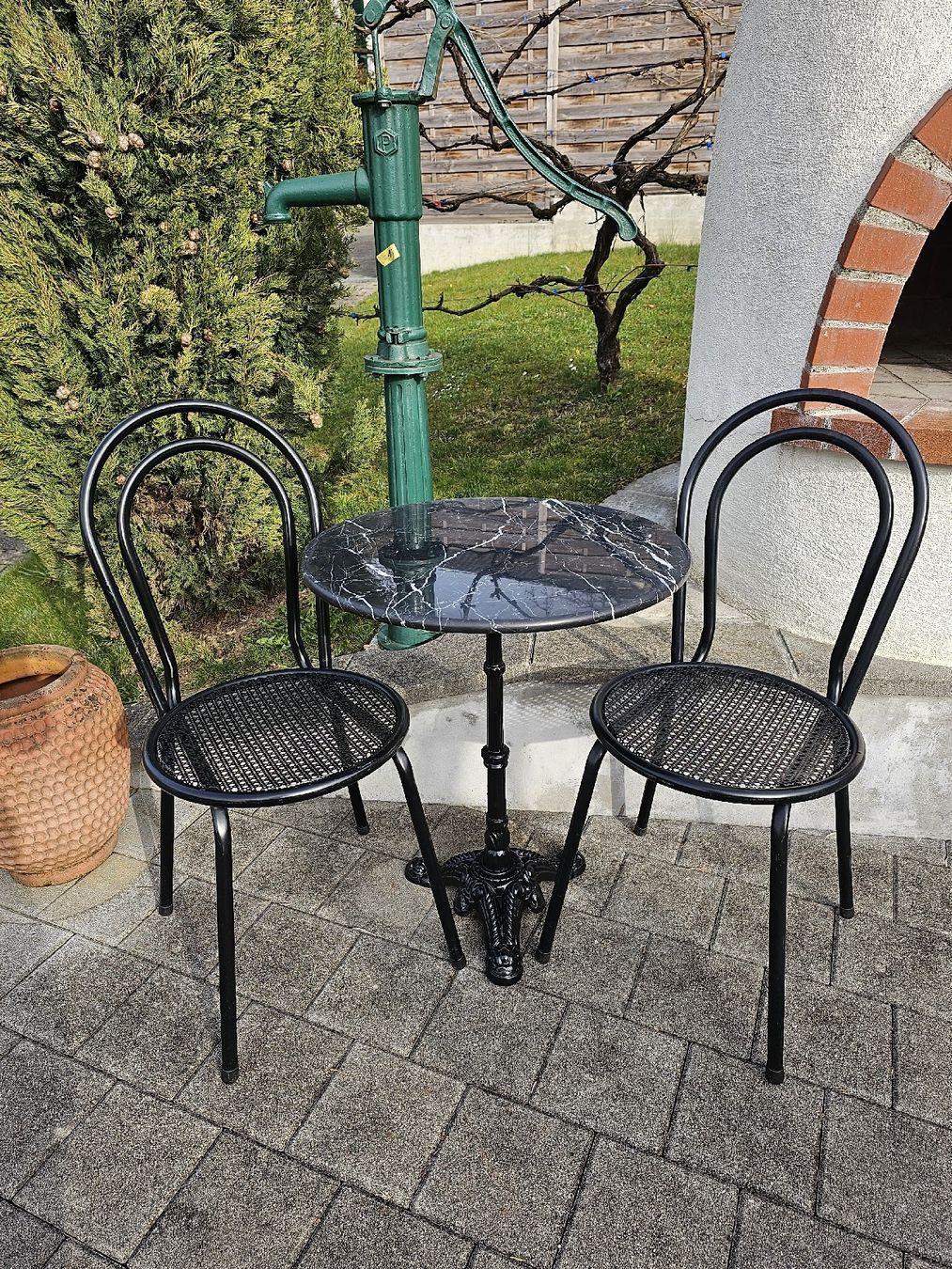 Set di tavolo e panche: Bistrotisch 2 Metallstühle Marmortisch – Usato da Villnachern venduto da hasta08 2