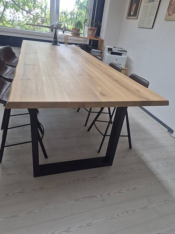 Tavoli: Table et chaises hautes cuir Schilliger – Nuovo e nell'imballaggio originale da Crans VD venduto da tgdis 1