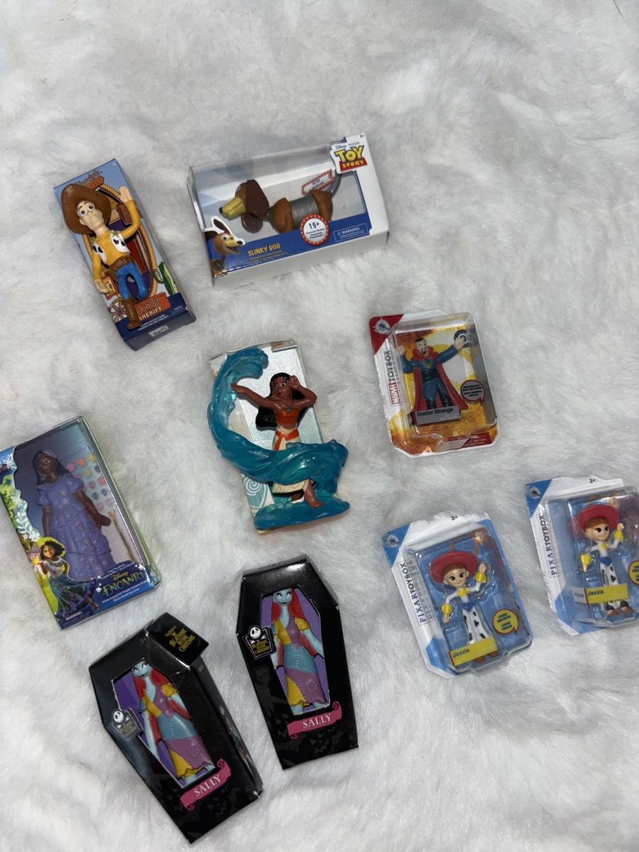 Disney Statuette: Mini Brands Disney Store Edition – Nuovo (secondo la descrizione) da Russikon venduto da sve_v78w 1