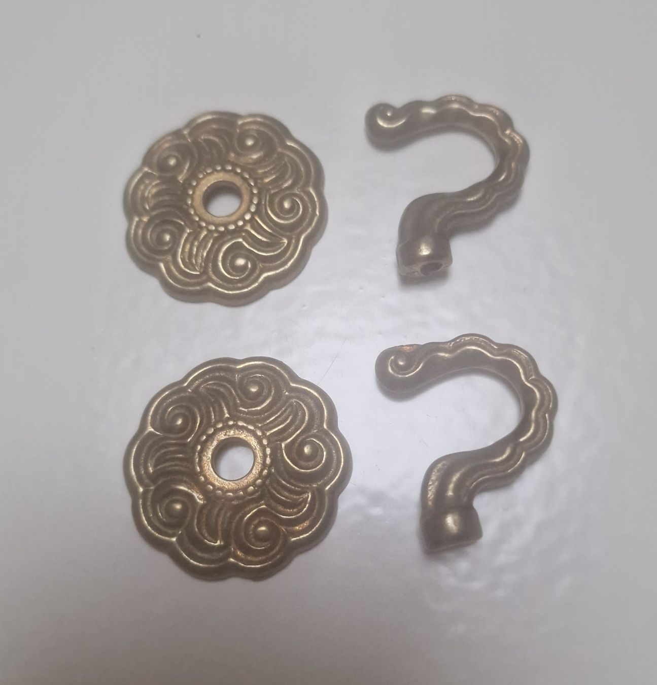 Quincaillerie: 2 antike Messinghaken – Neuf (Voir description) à Winterthur par Mmondeo