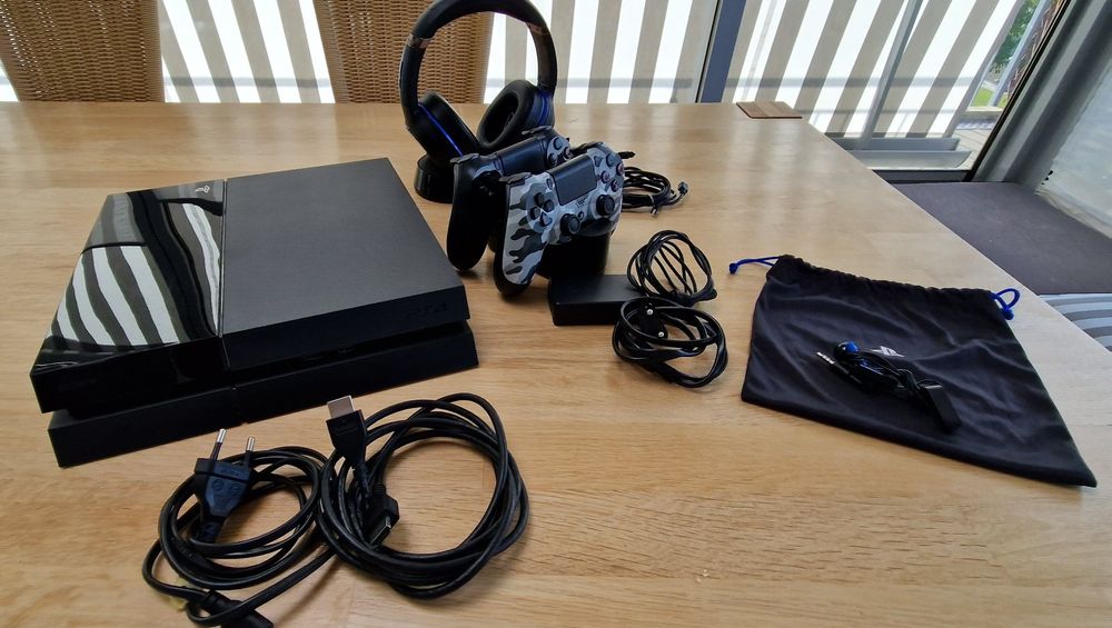 Playstation 4, + Headset + Controler Kaufen auf Ricardo