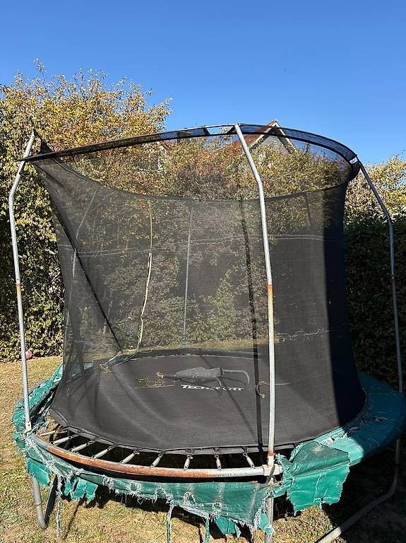 Trampoline: Grosses Trampolin ca. 3 m  GRATIS – Gebraucht aus Oberglatt ZH von lia_2jy2 1