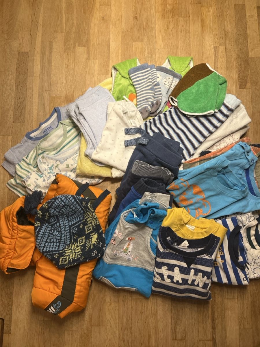 Lotti & Set di vestiti: Mix Kinder set 12-18 monat -86 – Usato da Bachenbülach venduto da Dana_Ondrasik