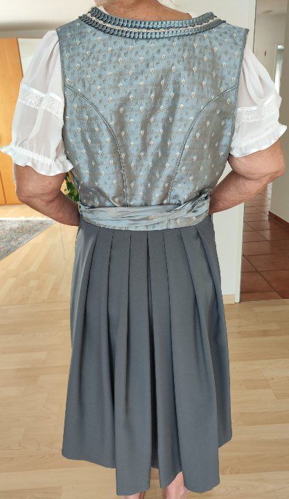 Vestiti: Kärntner Dirndl Hellblau der Marke Landhaus – Nuovo (secondo la descrizione) da Hunzenschwil venduto da MuellerAarau 2