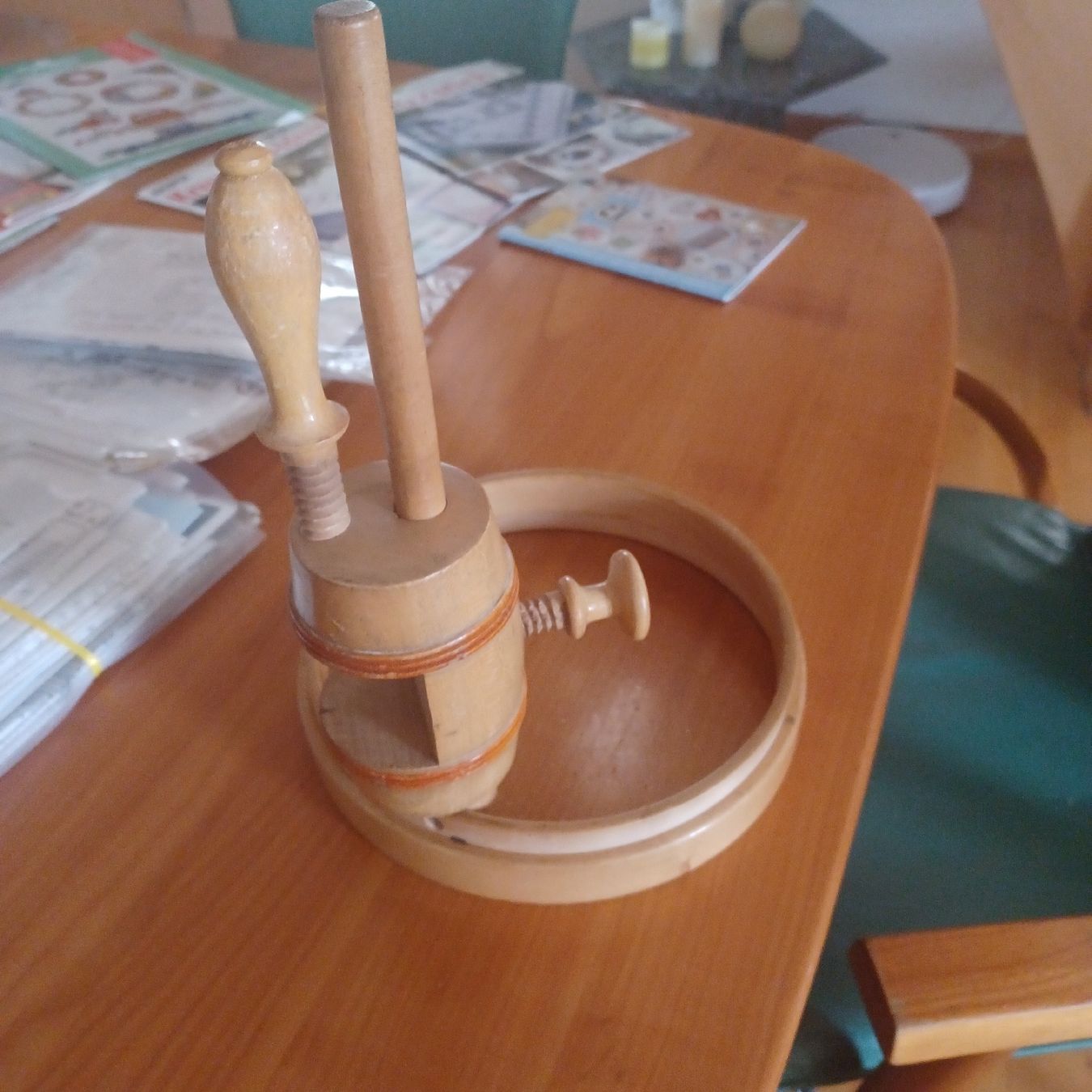Stickrahmen: Stickrahmen mit Stickbücher usw. – Gebraucht aus Waldkirch von Fantasia-101 1