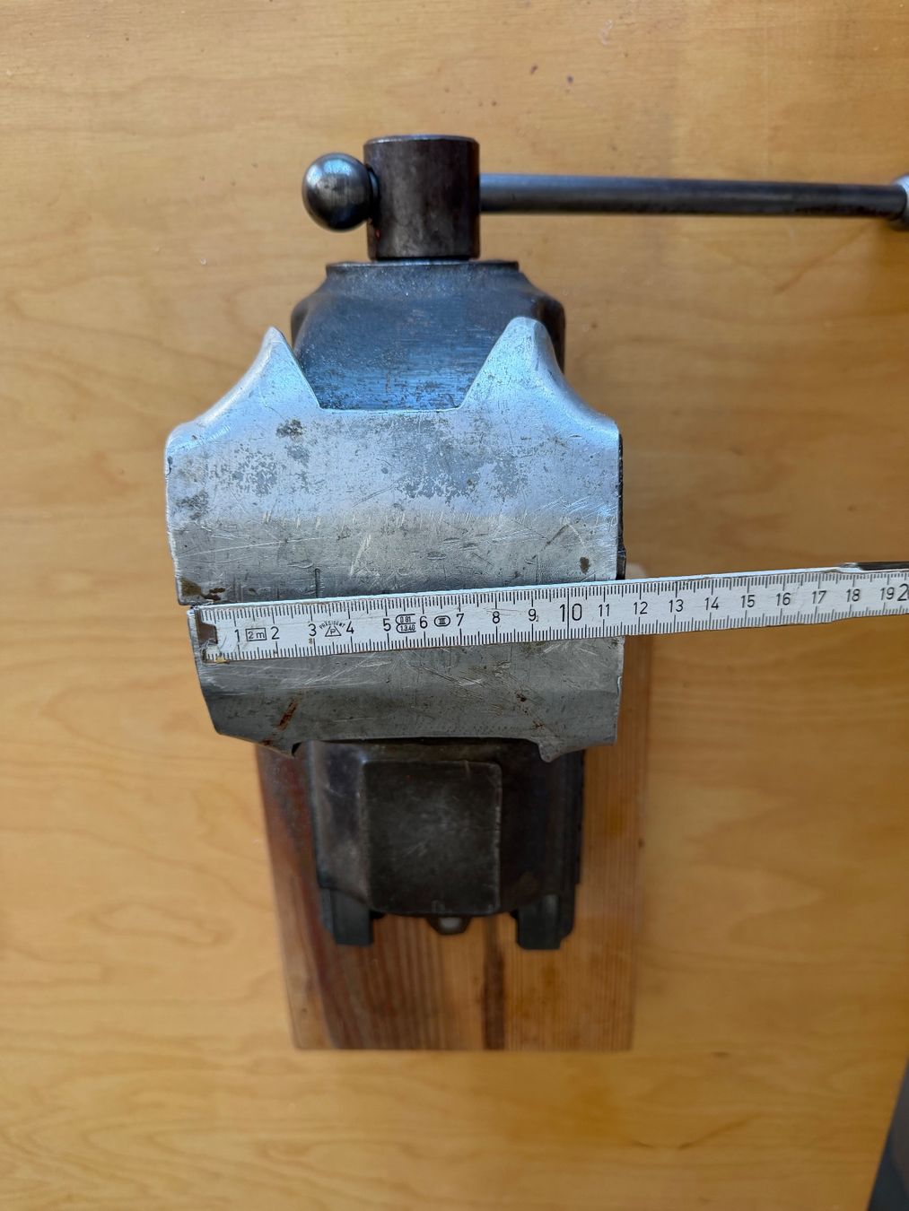 Gressel Tutti gli attrezzi: Gressel Schraubstock 100mm gebraucht – Usato da Duggingen venduto da Ysvogel 1