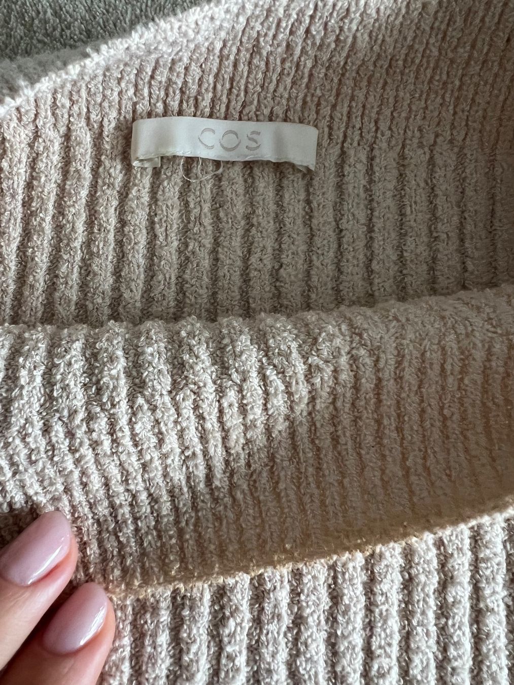 Cos Maglioni & Felpe: COS Relaxed Fit Maglione – Usato da Lausanne venduto da dia_xs9l 3