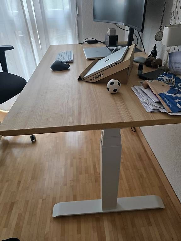 Scrivanie: Ofinto Elevate Bürotisch höhenverstellbar – Usato da Bern venduto da ripp_it 1