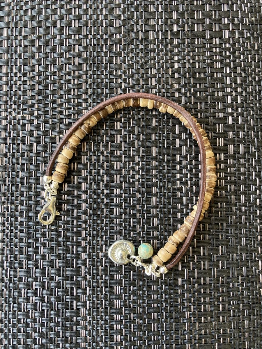 Bracciali & Braccialetti: Armband mit Leder handgefertigt – Nuovo (secondo la descrizione) da Hermetschwil-Staffeln venduto da Morel01