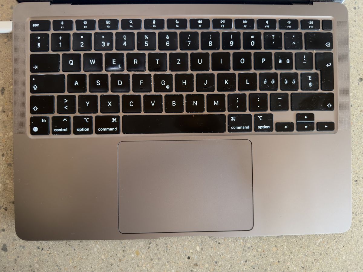 Apple Notebook: Apple MacBook Air M1 – Nuovo (secondo la descrizione) da Corgémont venduto da nhe_lh5r 2