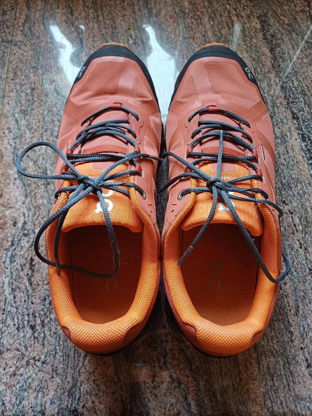 On Herrenschuhe: On Schuh waterproof orange  – Gebraucht aus Buchs AG von and_cq9k