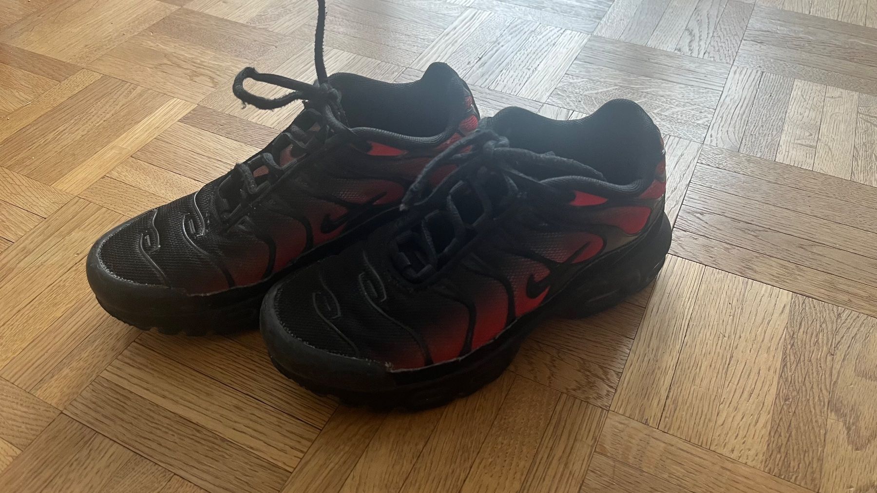 Nike Scarpe per ragazzi: Nike Air Max Plus Grösse 33.5 – Usato da Zürich venduto da Estorelle 1