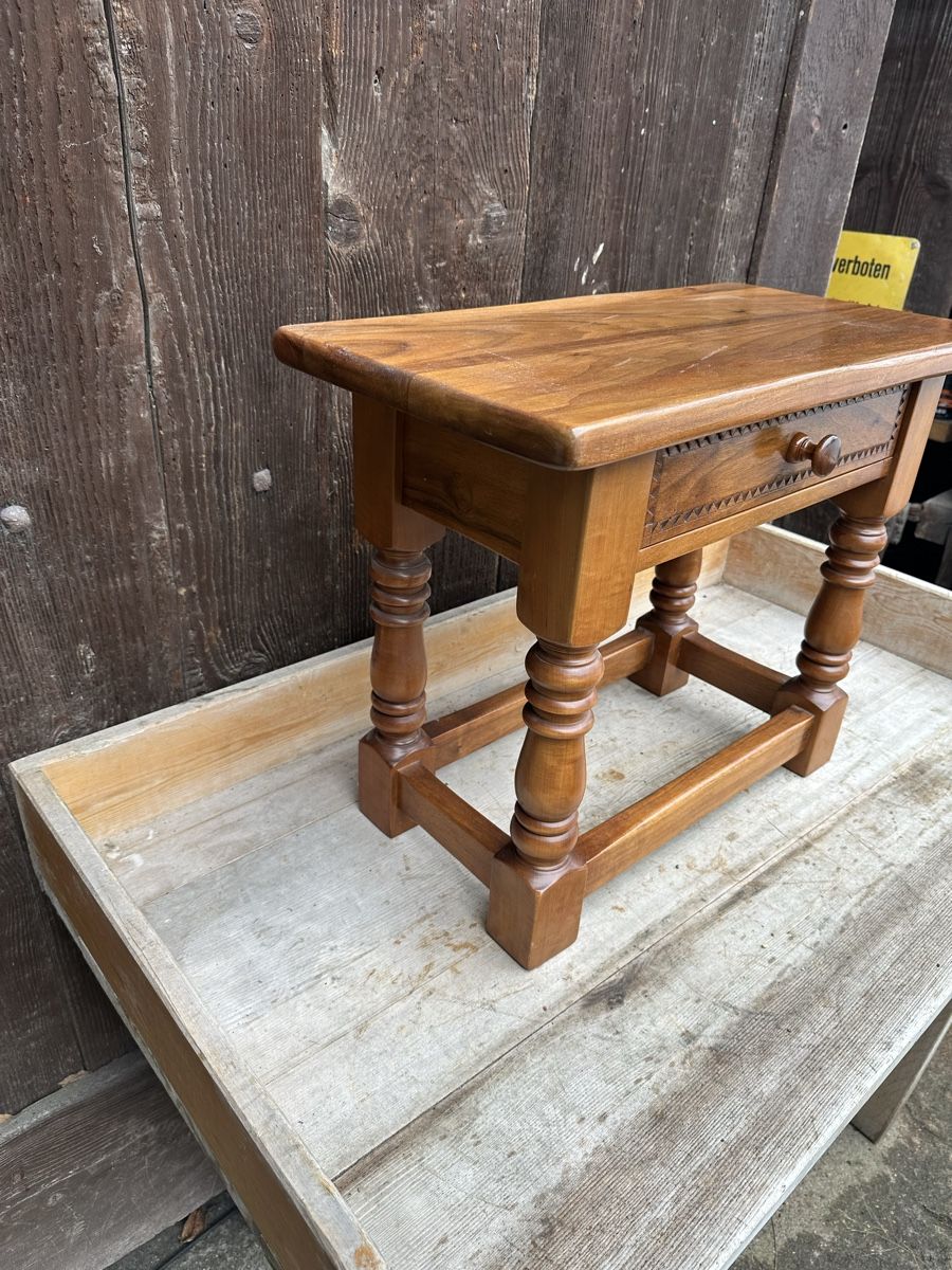 Comodini: Nachttisch Beistelltisch Hocker – Usato da Villmergen venduto da Bezdupe 4