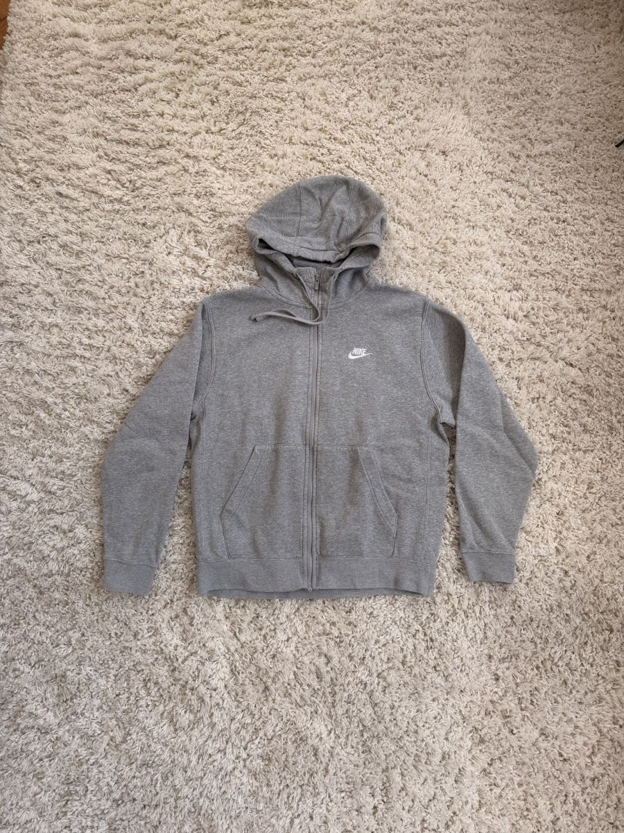 Nike Pullover & Sweatshirts: Nike Zip Hoddie – Gebraucht aus Bern von ari_6t6x