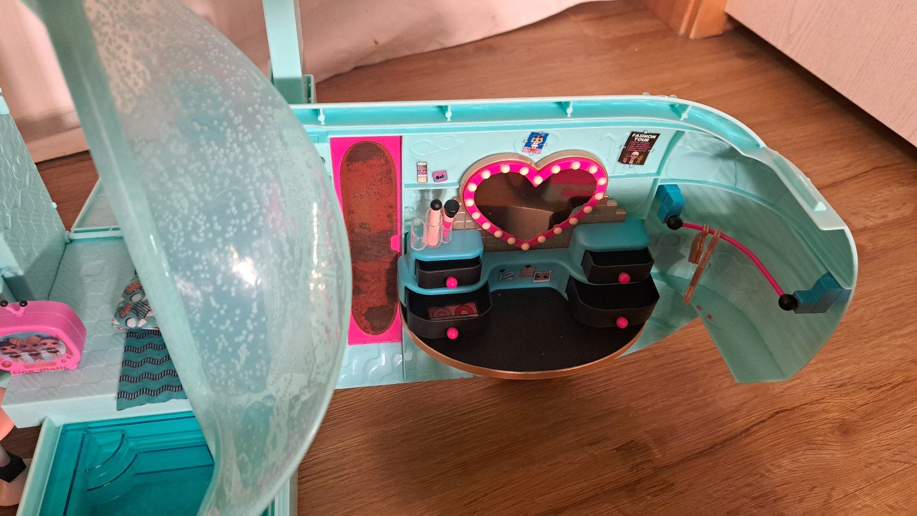 Spielzeuge: LOL Surprise Bus mit Figuren Set 2 – Gebraucht aus Romanshorn von H_meyer 8