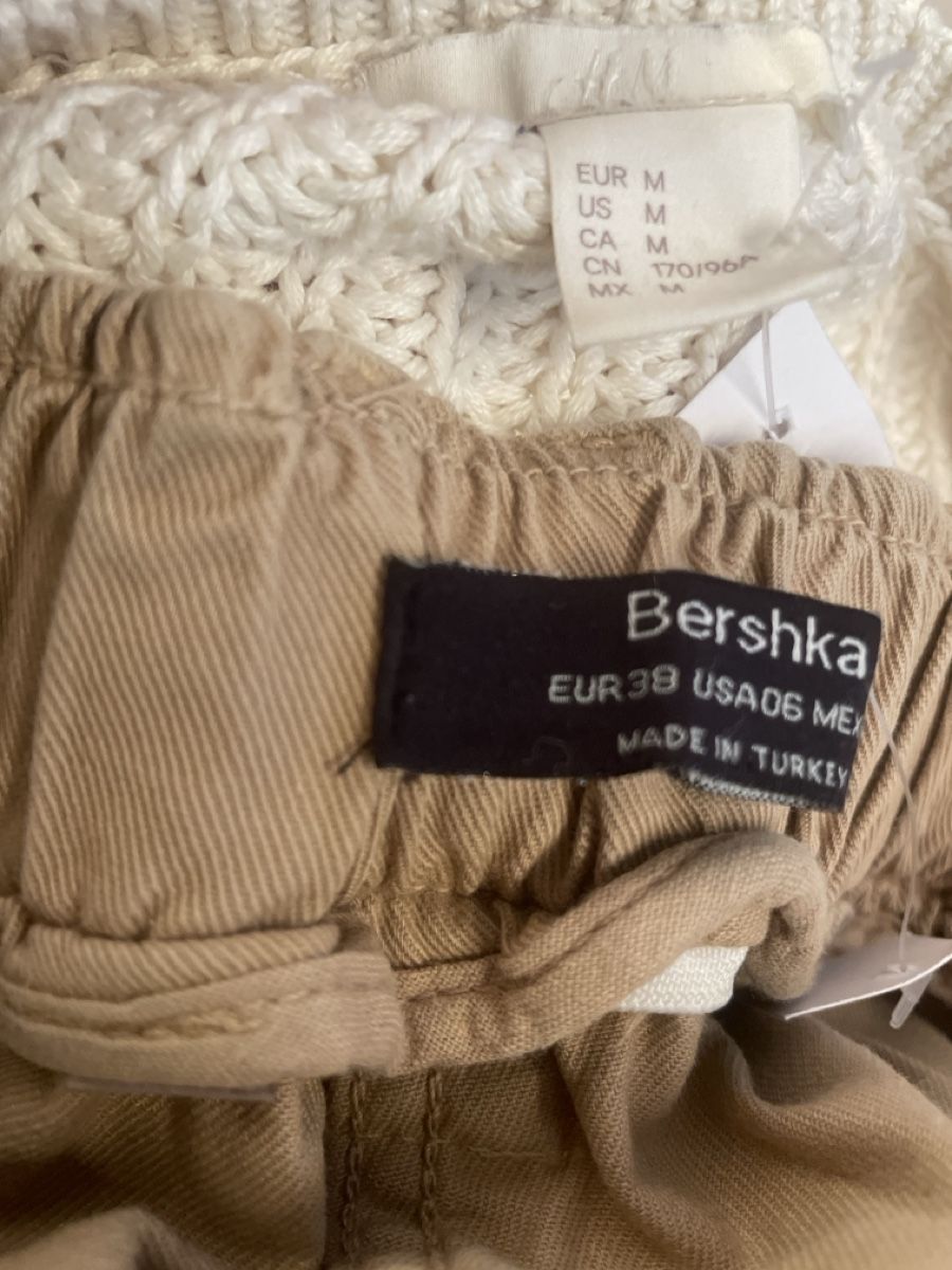 Bershka Lotti di vestiti: Bershka Jeans  Gr.38 + H&M Pullover Gr. M – Usato da Obergerlafingen venduto da cabo4 4