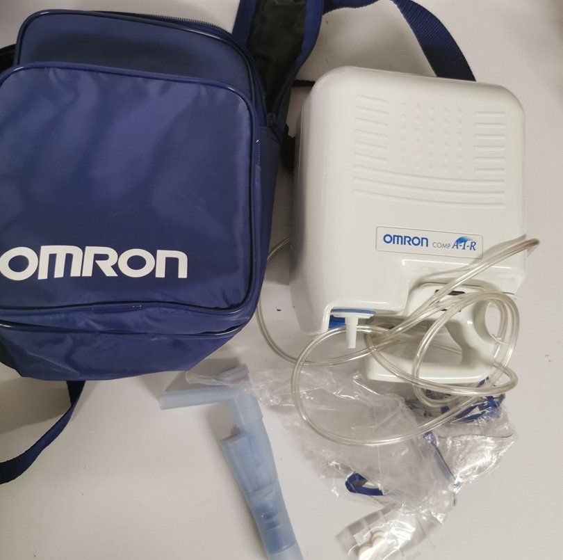 Omron Attrezzature mediche: OMRON COMP A-I-R Kompressor-Vernebler Inhalationsgerät – Usato da Wilen b. Wollerau venduto da morethanmusic