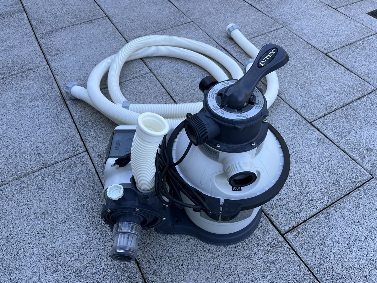 Intex Accessori per Piscine: Intex Sandfilterpumpe – Usato da Hochdorf venduto da Squirrel_1974