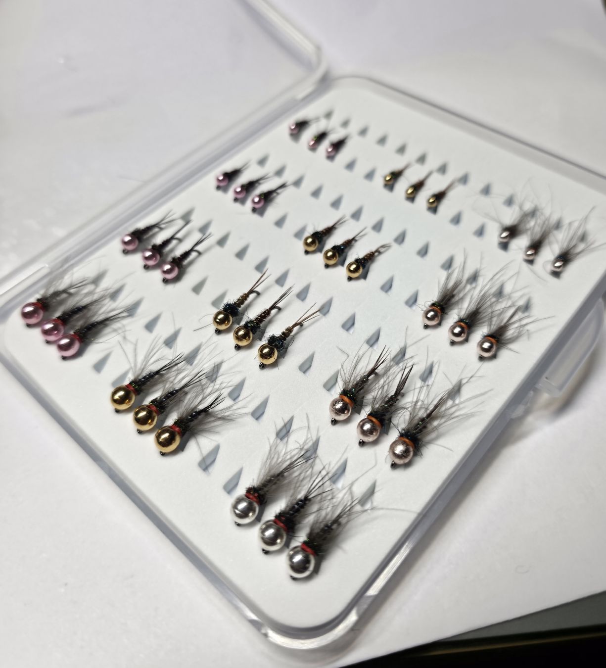 Esche: Box mit 36 Tungsten Nymphen – Nuovo (secondo la descrizione) da Degersheim venduto da HookedOnTheFly