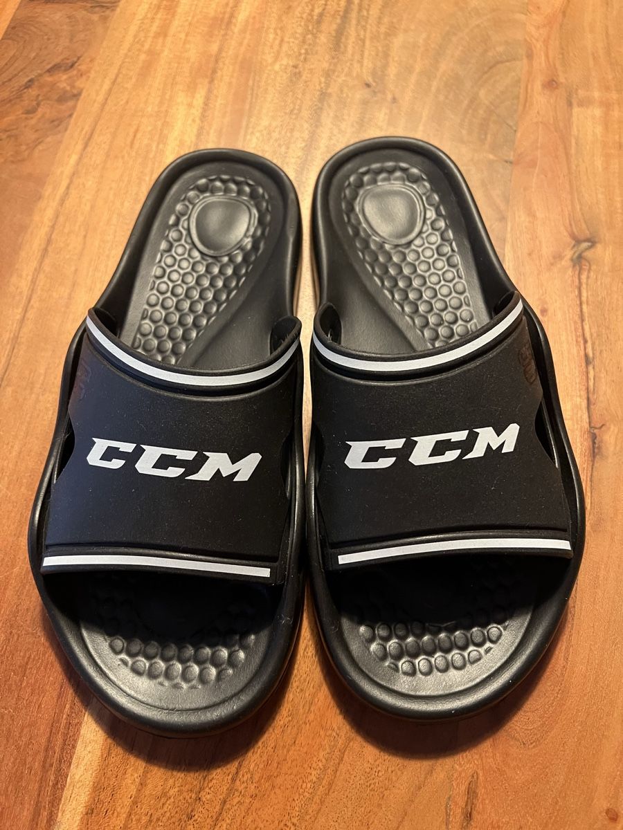 Herrenschuhe: Schwarze Badeschuhe/Sandalen CCM – Neu (gemäss Beschreibung) aus Gerzensee von JaLe14