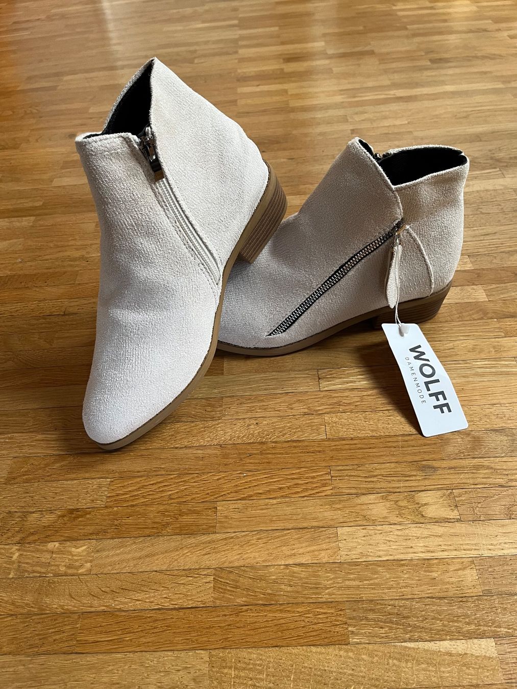 Damenschuhe: Damenschuhe – Neu (gemäss Beschreibung) aus Dornach von npe_7dng