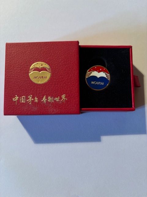 Placchette & Badge: Edler Moutai Pin – Usato da Seon venduto da retep012