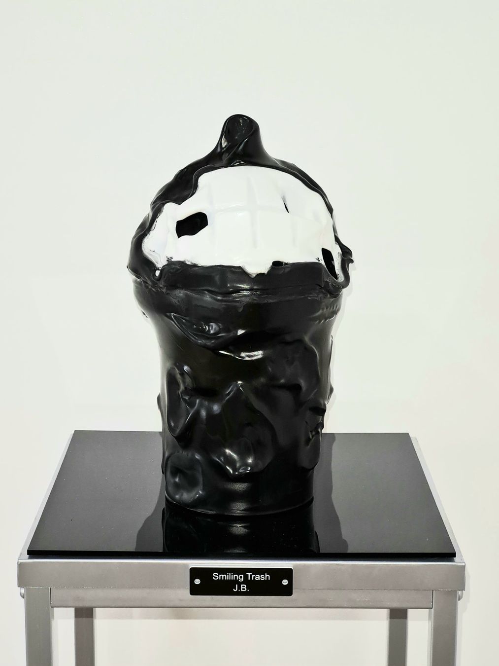 Sculture & Statue: "Smiling Trash" J.B. – Nuovo e nell'imballaggio originale da Dättlikon venduto da arthousech