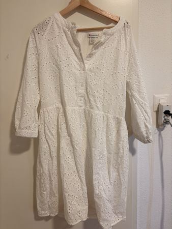 Street One Weisses Kleid Gr. 40 mit Lochstickerei