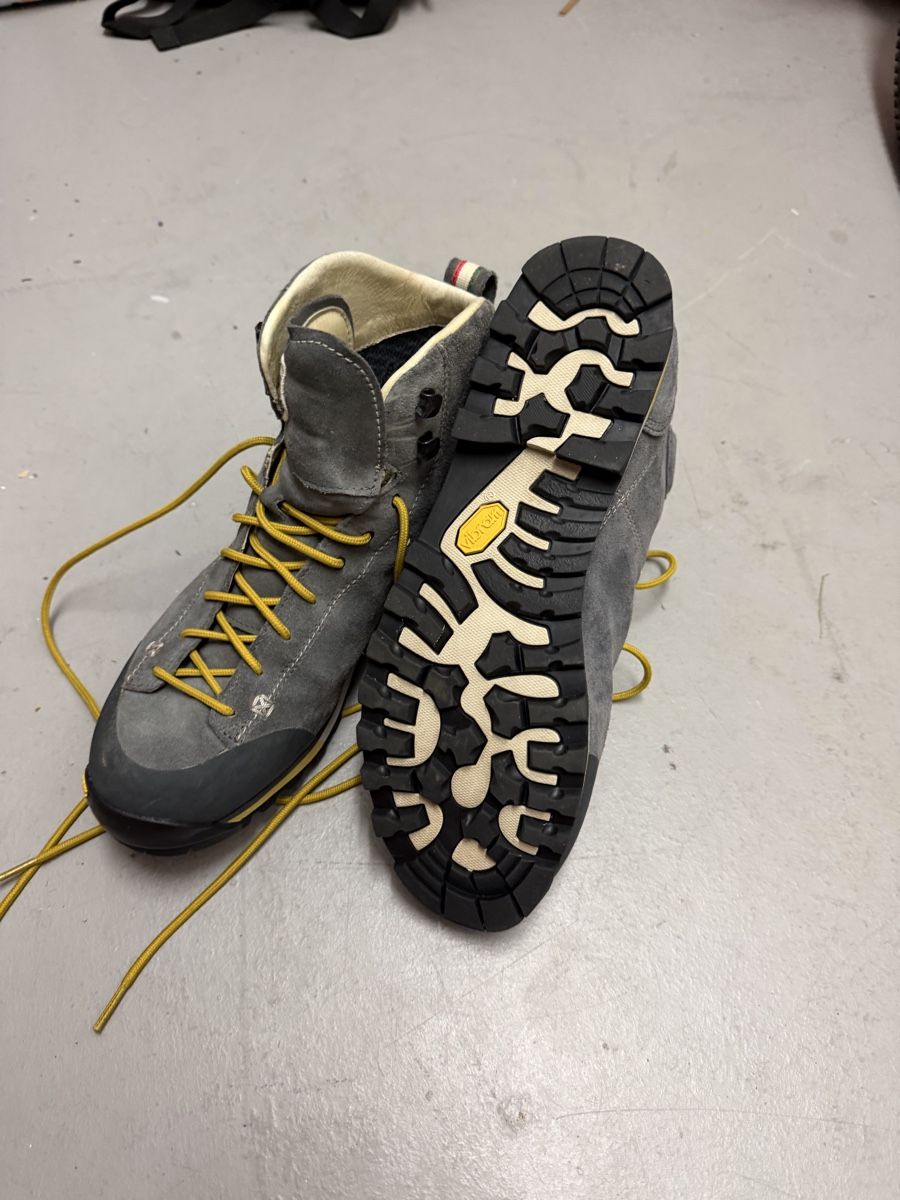 Dolomite Scarpe da uomo: Dolomite Wanderschuhe / Trekkingschuhe Gr. 44.5 Vibram – Usato da Sarmenstorf venduto da dar_lf2m