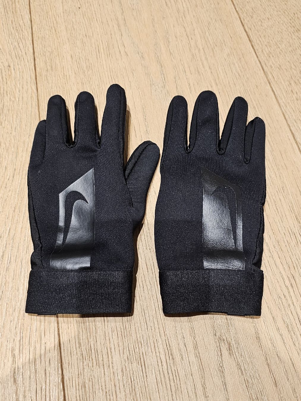 Nike Handschuhe & Handstulpen: Nike Handschuhe Kinder Grösse M + 3x Schweissbänder – Neu (gemäss Beschreibung) aus Thalwil von Beckhaem 1
