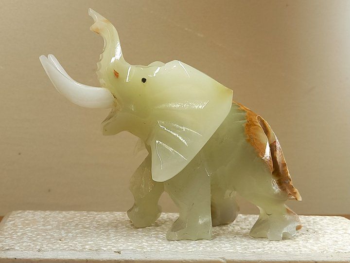 Statuette: Éléphant en onyx – Usato da Ponts-de-Martel venduto da Henri-Louis 1