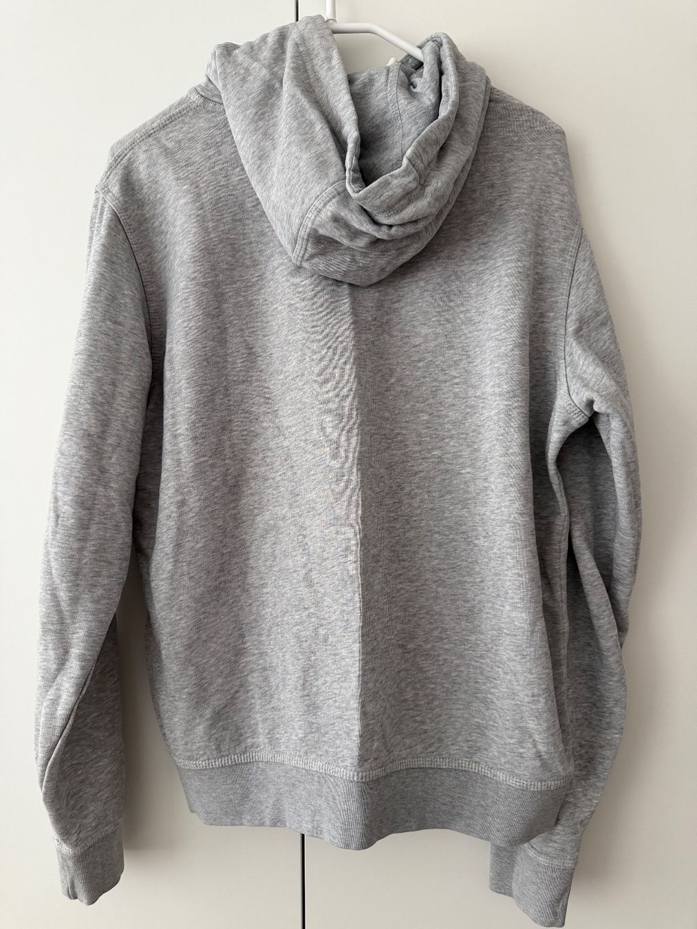 Puma Pullover & Sweatshirts: Graue Kapuzenpullover von Puma (Gr. M) – Gebraucht aus Dübendorf von kmag-20 1