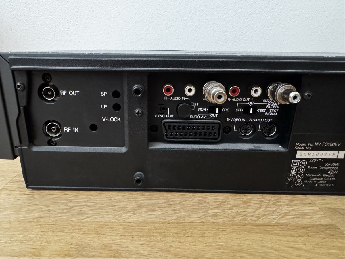 Panasonic Registratori: Panasonic Videorecorder NV-FS100 SVHS gebraucht – Usato da Oberengstringen venduto da Tuleb 2