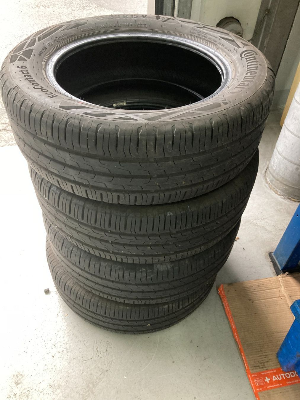 Continental Pneus & Kompletträder: 195/60R15 Sommerpneu Continental – Gebraucht aus Cham von WB2223