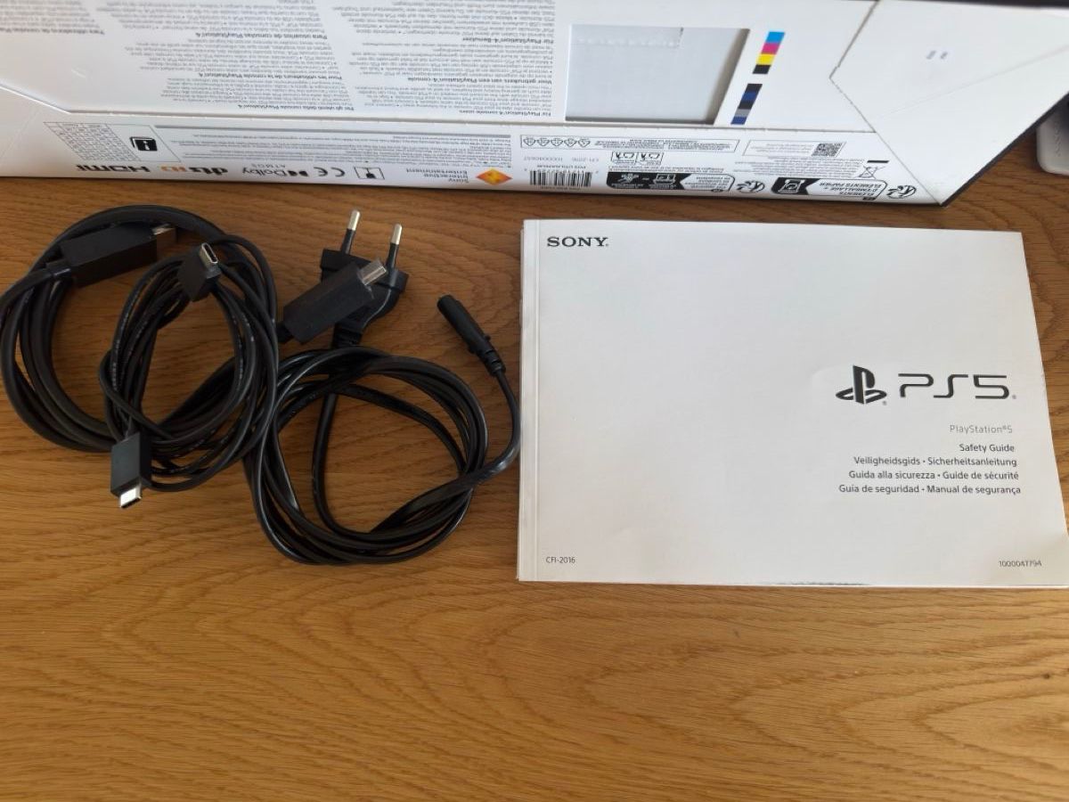 Sony Consoles: PS5 Slim Digital Edition – D'occasion à Bütschwil par brulu05 1