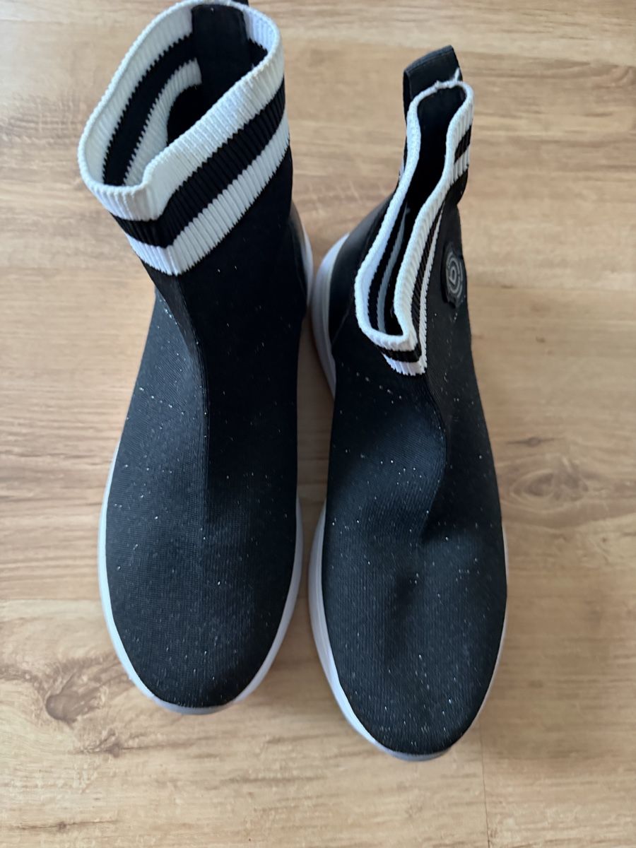 Bugatti Scarpe da donna: Bugatti sneakers black white stripes size 40 excellent condi – Nuovo (secondo la descrizione) da Bülach venduto da Hrica21