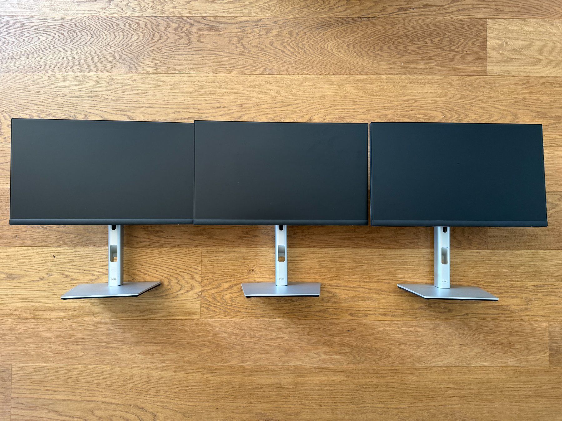Dell Monitor: 3 x Ecrans DELL P2222H - 21.5" – Usato da Founex venduto da MaevaMatahi