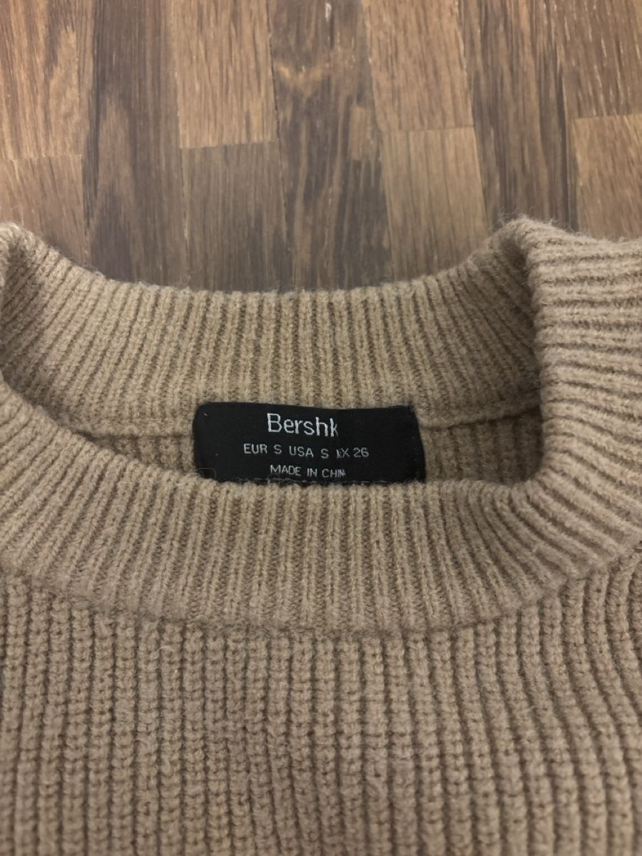 Pullover & Sweatshirts: Pullover Bershka beige Grösse S – Gebraucht aus Hinwil von liviipivii 1