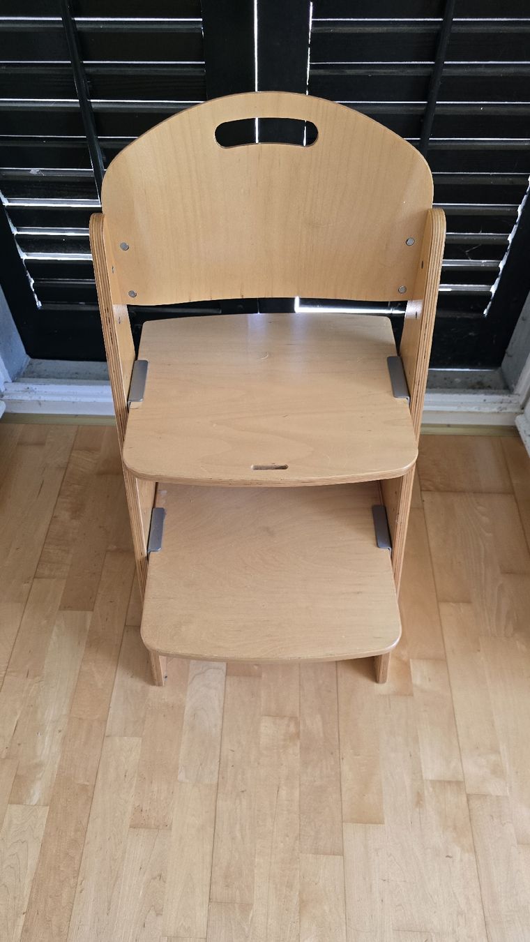 Chaises hautes: Kinderhochstuhl Holz mit Rollen  – D'occasion à wallisellen par funkelsternchen5