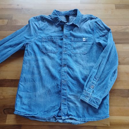 Neuwertiges schönes Jeanshemd von H&M, Grösse 140