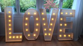Romantische LOVE Leuchtbuchstaben für Hochzeit, Schriftzug